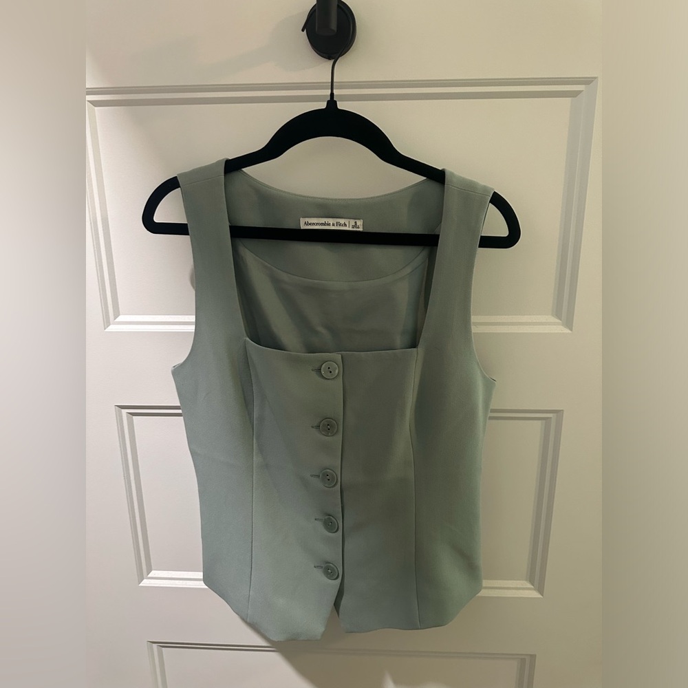 The A&F Mara Premium Crepe Vest Squareneck Set Top